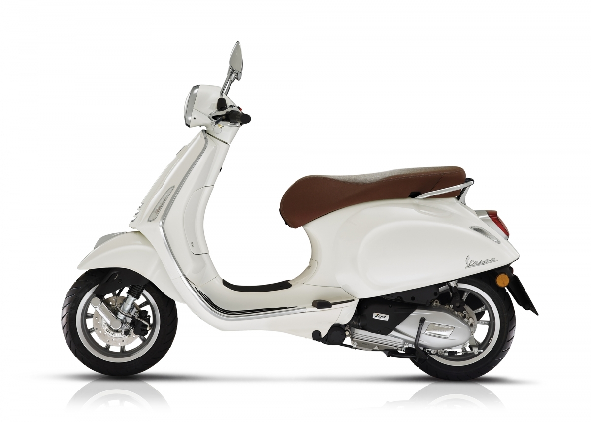 Vespa - Primavera 50 - EURO5 - White (Bianco Innocenza) (1)