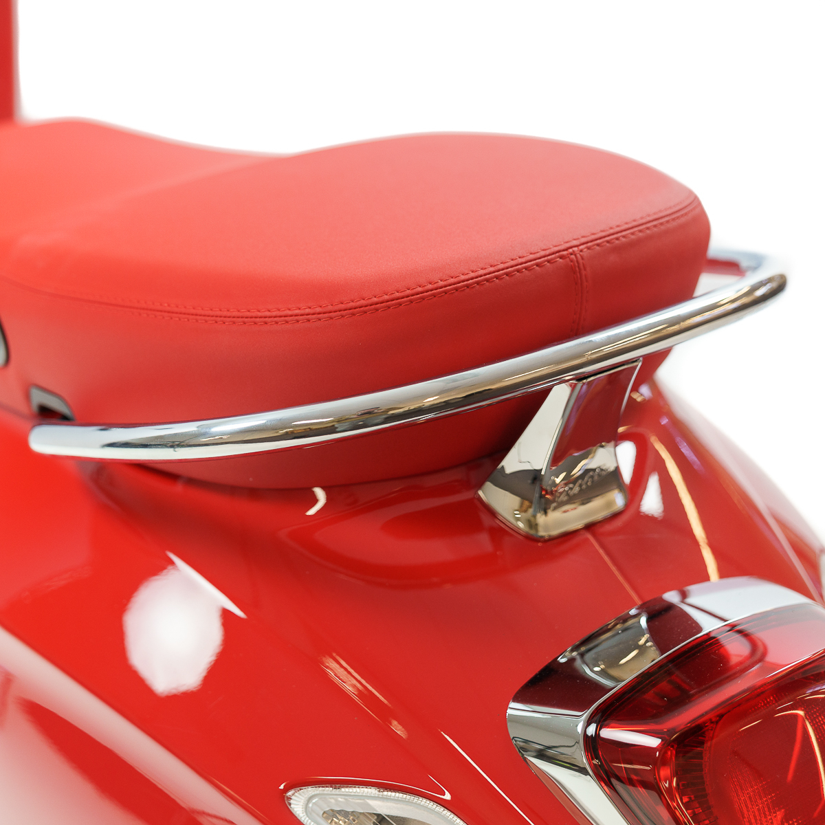 Vespa - Primavera 50 - Red Edition - Rood (12)