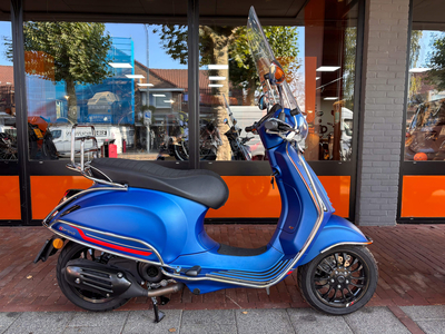 Vespa • Vespa Sprint 50 full option (5)