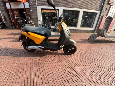 Piaggio • Piaggio • One+ • Sunshine Mix • 45 km/h (1)